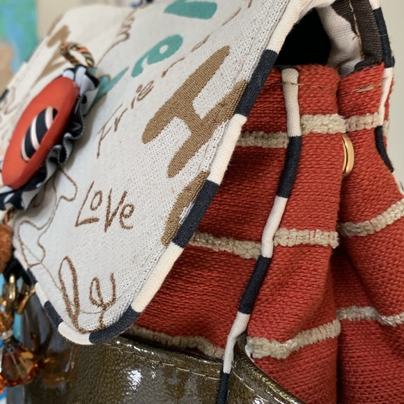 Silver Plum Handbag/Backpack/CrossBody - Picture 3 of 12